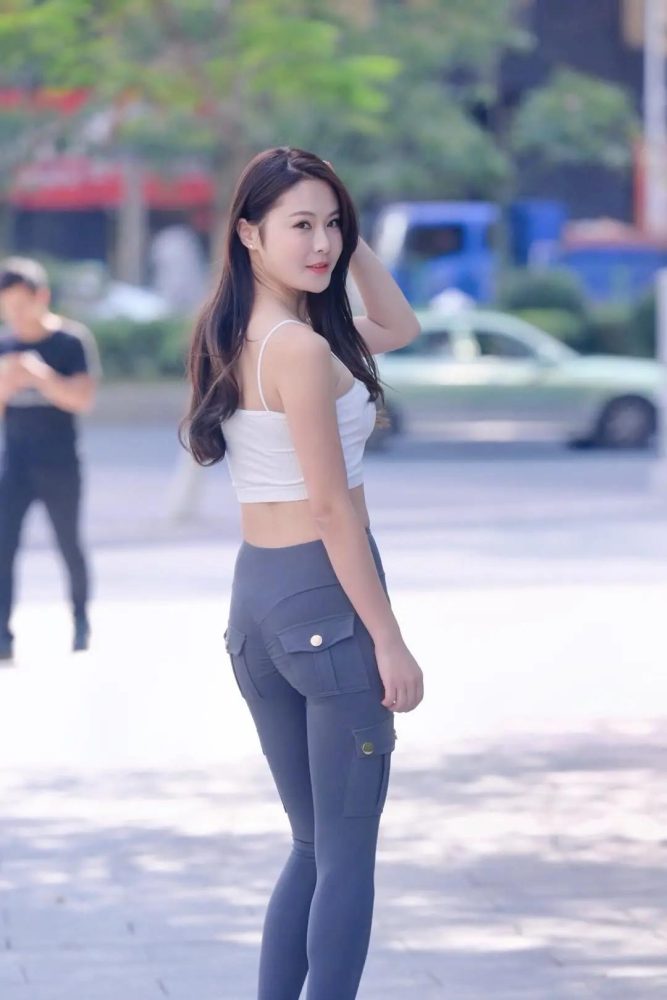 紧身牛仔裤小女人 J1746 562P-12.8GB-达塔图库