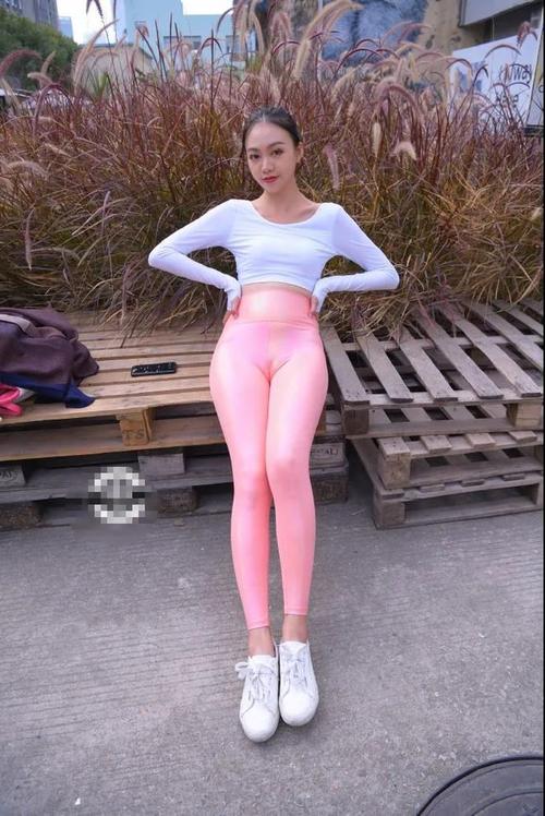 图片[2]-粉色紧身裤漂亮女孩 J1433 749P1V-20.0GB-达塔图库