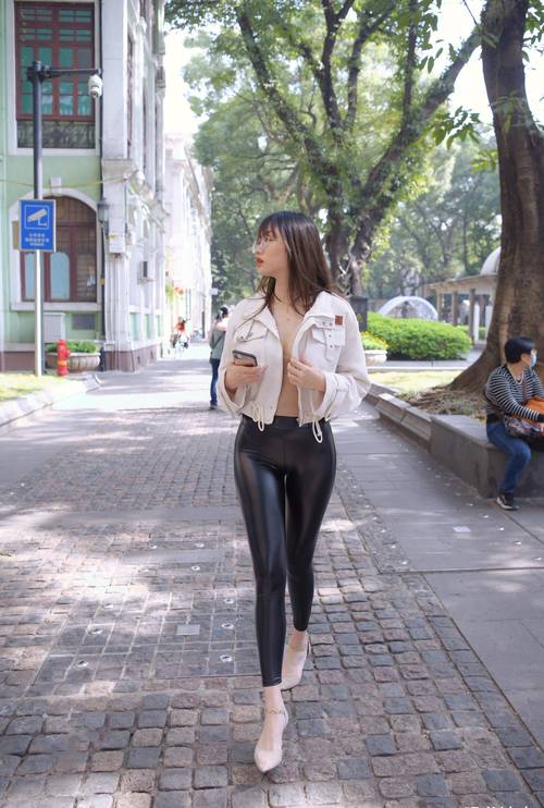 图片[3]-戴眼镜的皮裤女孩 J1473 1046P2V-35.5GB-达塔图库