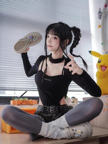 图片[10]-牛仔热裤+灰丝姑娘玩自拍-达塔图库