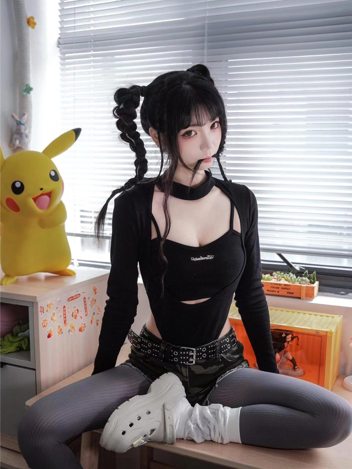 牛仔热裤+灰丝姑娘玩自拍-达塔图库