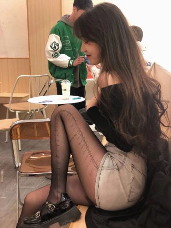 图片[3]-牛仔短裤+黑丝，太好看了吧-达塔图库