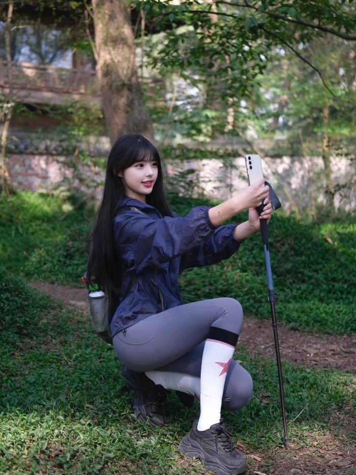 爱爬山的瑜伽裤MM，太甜美了！~-达塔图库