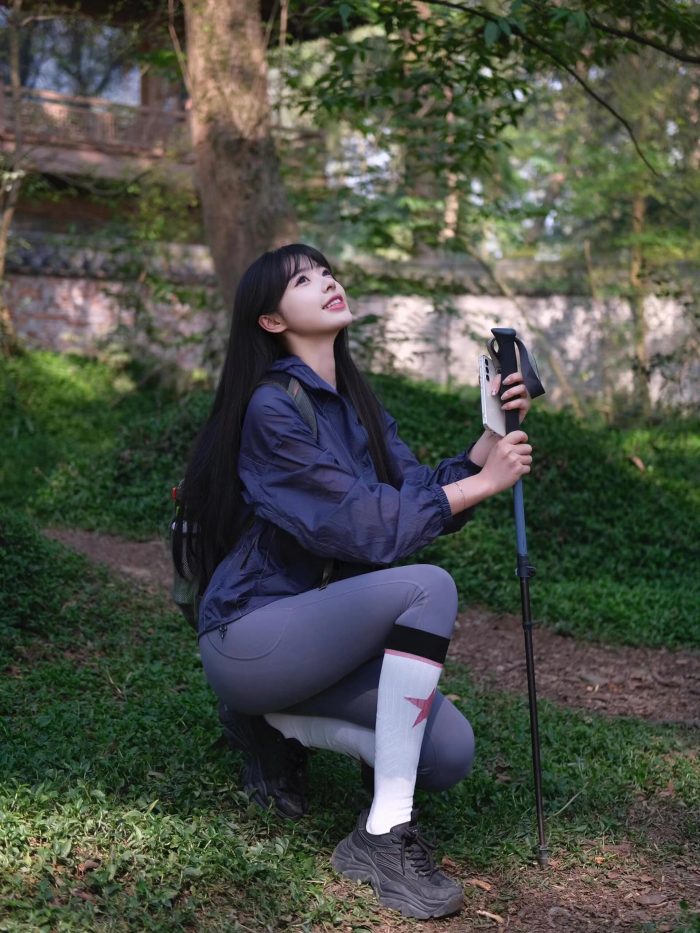 爱爬山的瑜伽裤MM，太甜美了！~-达塔图库