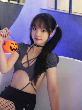 图片[5]-网格丝袜的清纯双马尾小姑娘-达塔图库