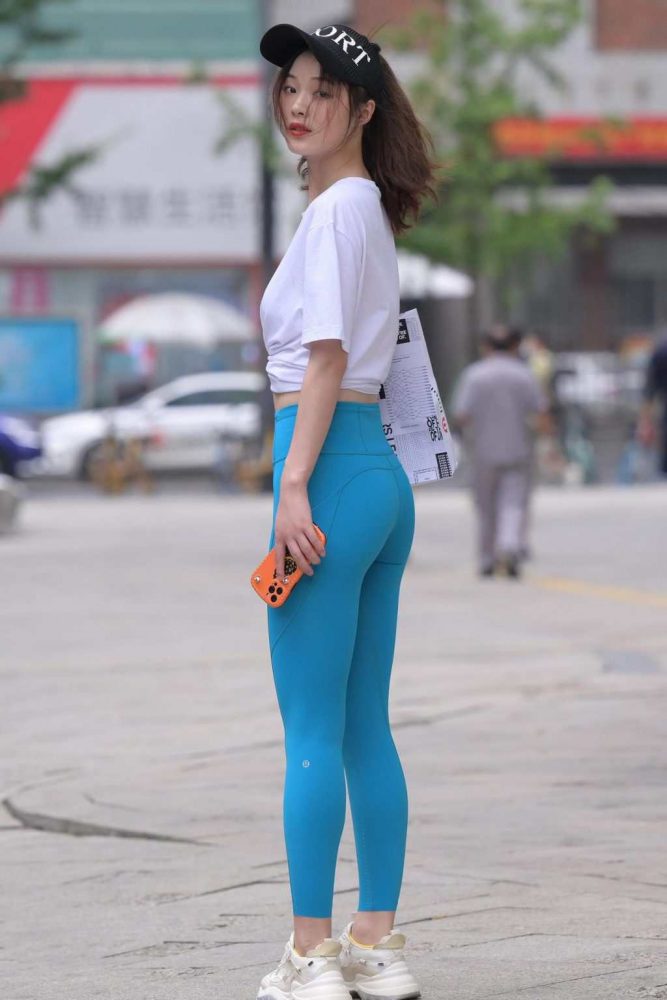 蓝色瑜伽裤阳光女孩J2095 611P1V-21.8GB-达塔图库